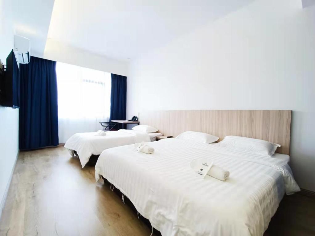 Superior Triple Room at Starlink Hotel Sibu